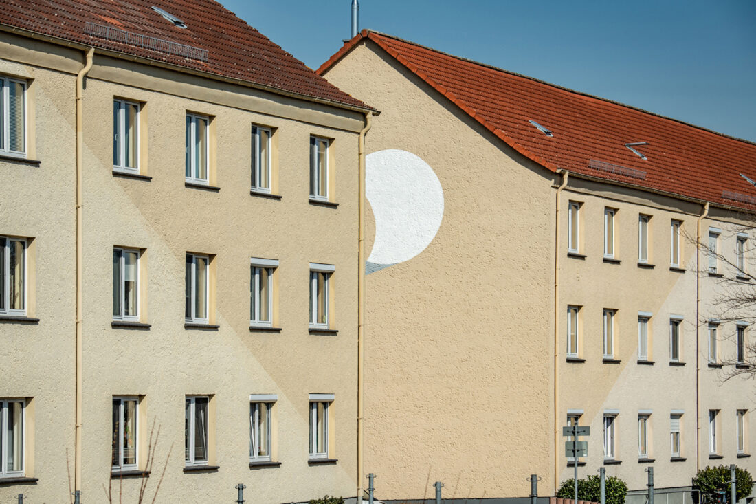 Innovative Fassadenbeschichtung ThermoProtect hilft beim Sparen. Referenz Fotos / Dobberzinerstraße 62-65, WGP in Perleberg.