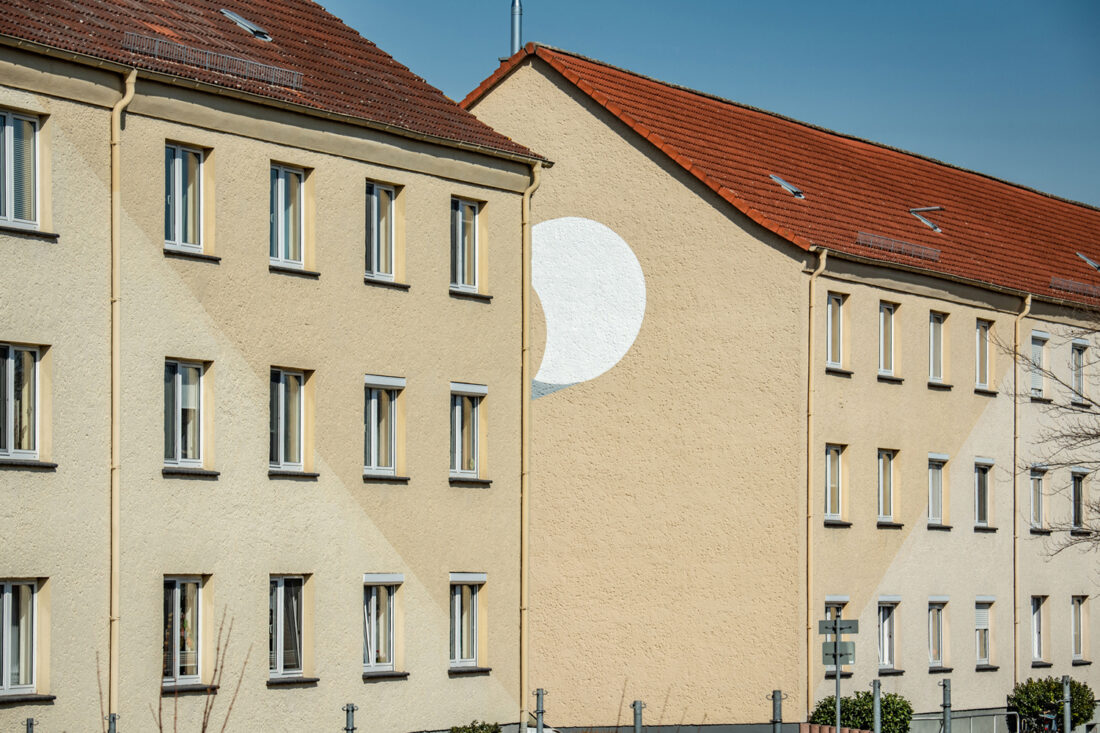 Innovative Fassadenbeschichtung ThermoProtect hilft beim Sparen. Foto: Dobberzinerstraße 62-65, WGP in Perleberg.