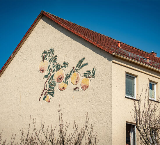 Die Energieeffizienz des Gebäudebestands in Deutschlands muss verbessert werden. Dazu kann unter anderem die Fassadenbeschichtung ThermoProtect der SICC Coatings GmbH beitragen. Das Produkt schützt die Außenwand dank seiner wärme- und feuchteregulierenden Eigenschaften.